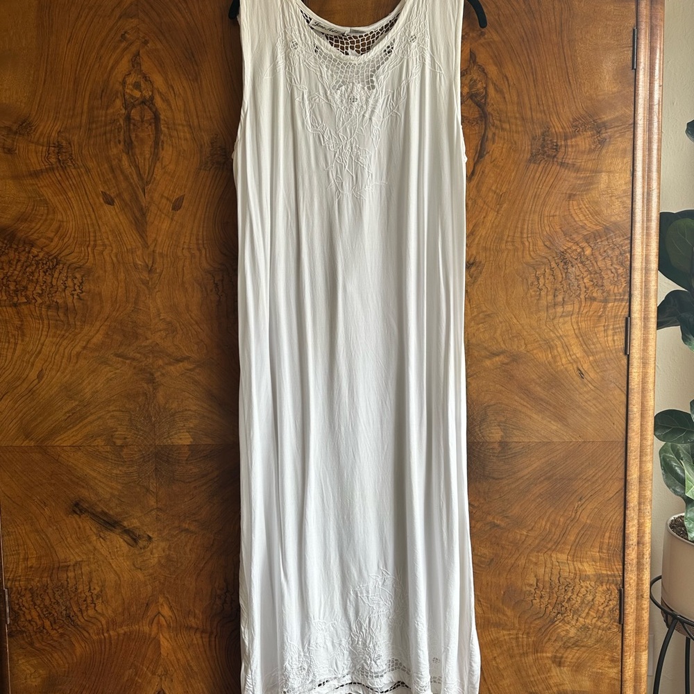 Jane Ashley Cream Sleeveless Crochet-Trim Chemise